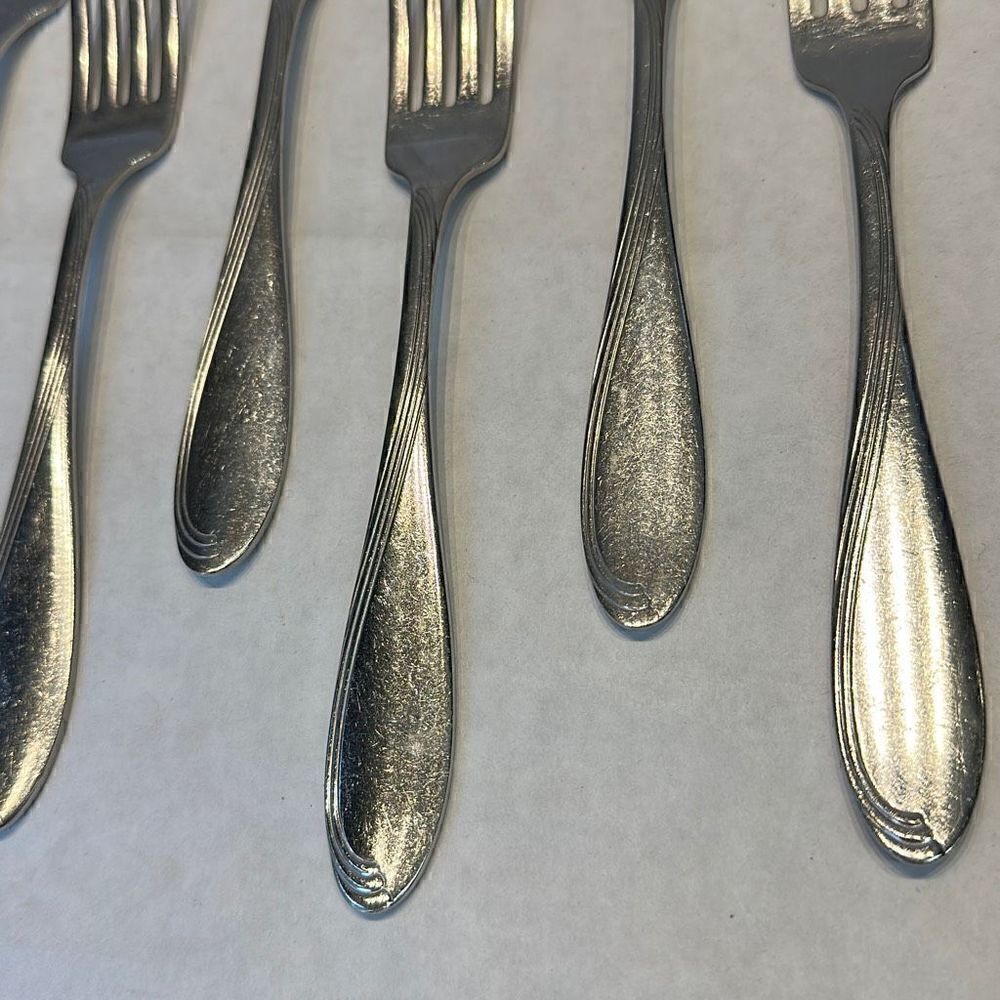 Oneida Stainless Dinner Forks Scroll Pattern Lot Set 8 - Picture 2 of 4